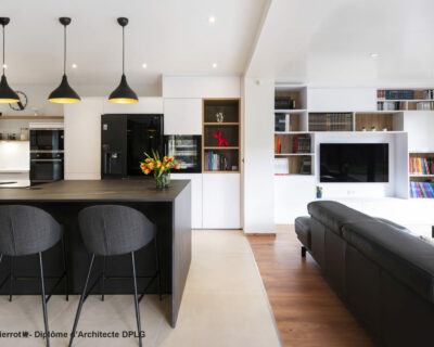 Rénovation complète des pièces de vie d’une maison.