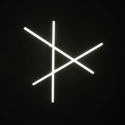 Un détail sur les luminaires de la grande salle