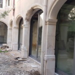 La cour avec les châssis posés