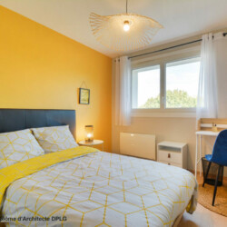 Aménagement et décoration d'un appartement pour de la colocation meublé chambre jaune Aménagement et décoration d'un appartement pour de la colocation meublé chambre jaune