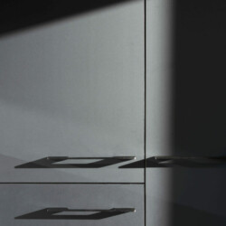 cuisine noir et bois - detail facade cuisine noir et bois - detail facade