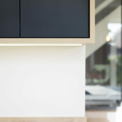 cuisine noir et bois - detail noir et bois avec verriere cuisine noir et bois - detail noir et bois avec verriere