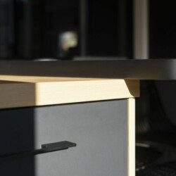 cuisine noir et bois - jeu de lumiere cuisine noir et bois - jeu de lumiere