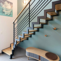 entree avec escalier metal et bois sur mesure miroir et console entree avec escalier metal et bois sur mesure miroir et console