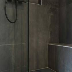 detail douche avec niche et banc detail douche avec niche et banc