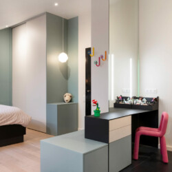 coiffeuse metallique melamine patere Laurent Badier skool chaise moustache miroir lumineux coiffeuse metallique melamine patere Laurent Badier skool chaise moustache miroir lumineux