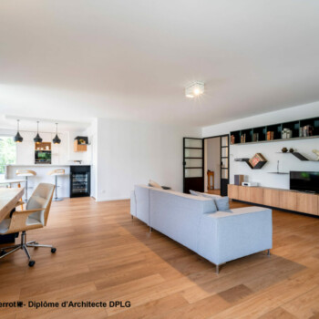 piece de vie avec bibliotheque et bureau vue vers cuisine piece de vie avec bibliotheque et bureau vue vers cuisine