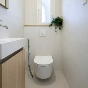 WC avec béton ciré et bâti support WC avec béton ciré et bâti support